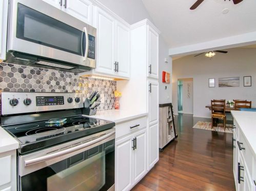 10730 Oakhaven Dr, Pinellas Park FL  33782-2511 exterior