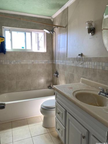 112 Juniper St, Central Islip NY  11722-3852 exterior