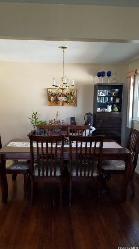 218 Clement Ave, Floral Park NY  11003-2706 exterior