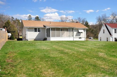 50 Gardner St, Manchester CT 06040-6606 exterior