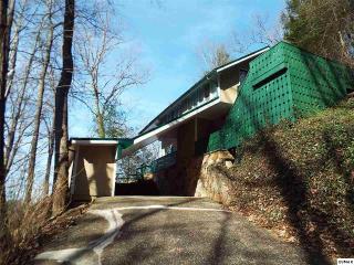 305 Mountain Trl, Gatlinburg, TN 37738-5105