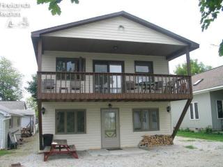 204 Center Dr, Vickery, OH 43464-9616