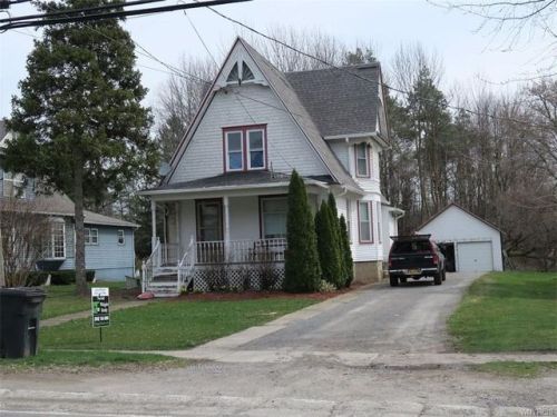 186 Main St, Lyndonville, NY 14098-9673