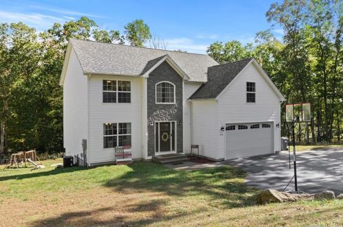 124 Briar Hill Rd, Groton, CT 06340-2652