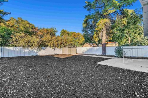 2851 Laguna St, Concord, CA 94518-1009