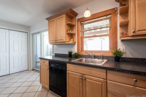 52 Summer St, Waterford CT  06385-2333 exterior