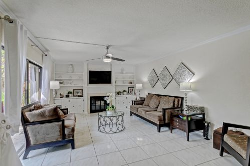 203 2nd Ct, West Palm Beach, FL 33410-5102