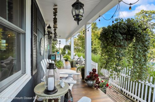 14 Bay St, Monmouth Hills, NJ 07732-1802