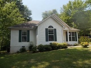 1706 Hillview Dr, Columbia, TN 38401-3538