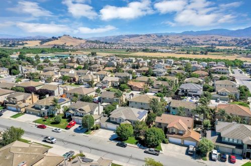 361 Majestic Dr, Hollister CA  95023-7032 exterior