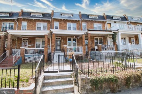 1325 Queen St, Washington, DC 20002-2521