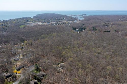 5 Bramble Bush Dr, Niantic CT  06357-1802 exterior