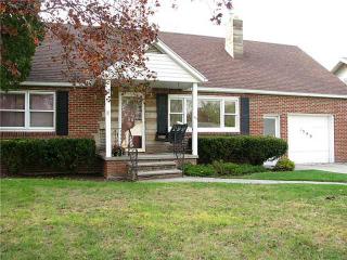 1399 Fort St, Maumee, OH 43537-3036