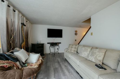 16 Edgehill Ave, Waterbury CT  06704-1825 exterior