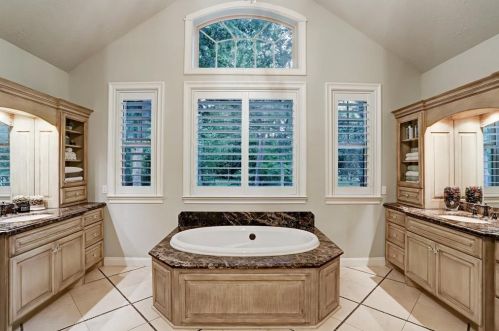 2926 Forest Vw, Richmond TX 77406-5285 exterior