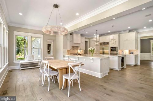 1044 Manning St, Great Falls VA  22066-1922 exterior