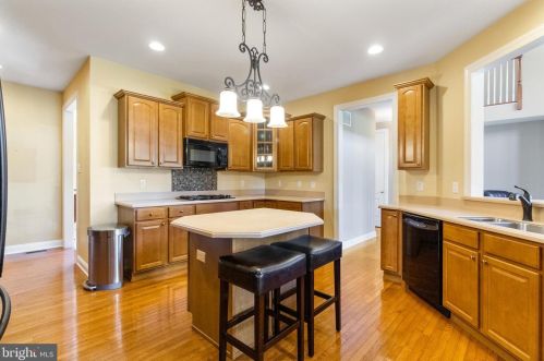 6 Nicole Ct, Swedesboro NJ  08085-3448 exterior