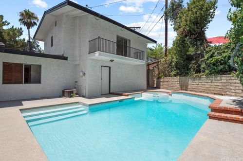 3653 El Caminito, Glendale CA 91214-1716 exterior