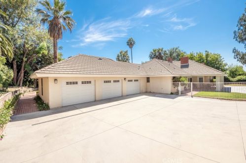 1520 Bonita Vista Dr, San Bernardino CA  92404-2104 exterior