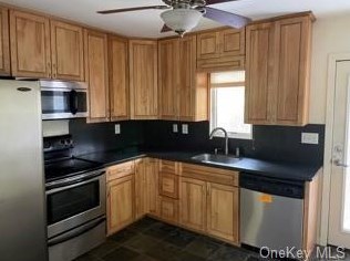 4 Parkway Dr, Yorktown Hgts NY  10598-6407 exterior