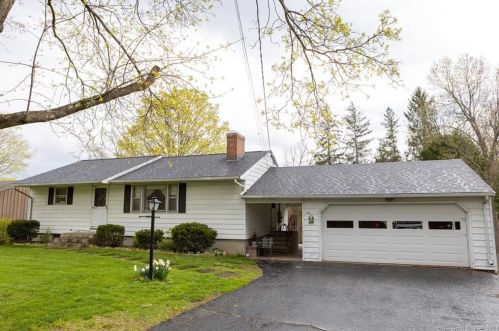 103 Holcomb St, East Granby, CT 06026-9531