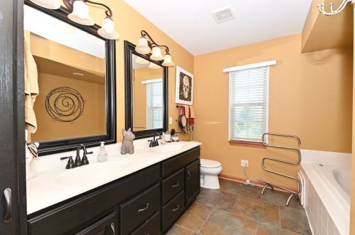 715 Apple Orchard Dr, Waterford WI  53185-2895 exterior