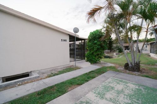 5385 Treetops Dr, Naples, FL 34113-8519