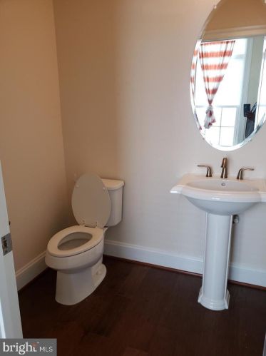 7087 Darbey Knoll Dr, Gainesville VA  20155 exterior