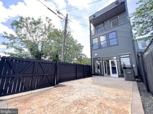 1010 15th St, Washington DC  20003-3213 exterior