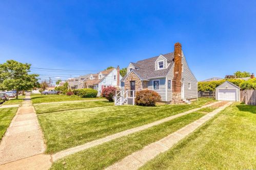 2381 Yorktown St, Rockville Centre NY  11572-1717 exterior