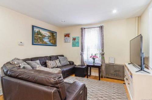 30 Hall Ave, White Plains, NY 10604-2219