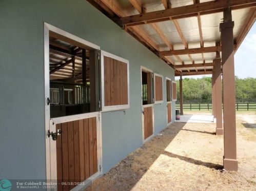 6075 1st St, Vero Beach FL  32968-9521 exterior