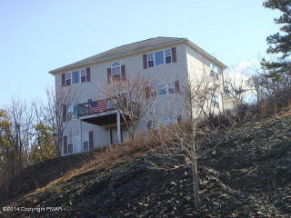 124 Greenwich Dr, Bushkill PA  18324-8078 exterior