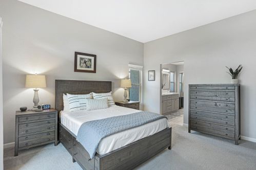 2876 Andover Ave, Carlsbad CA  92010-7004 exterior