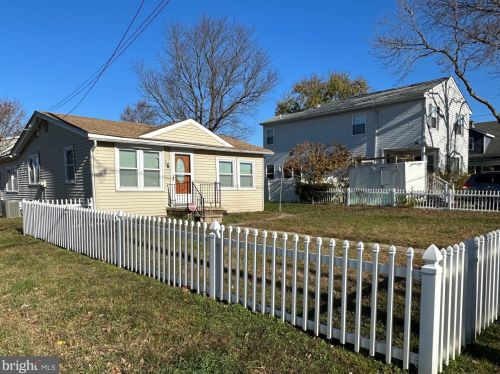 1352 Cherry St, Boothwyn, PA 19061-3007