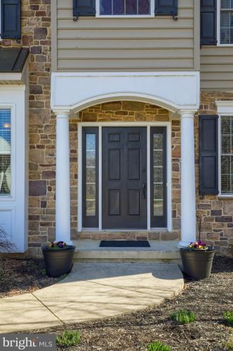 227 Meadow Creek Dr, Landisville, PA 17538-1307