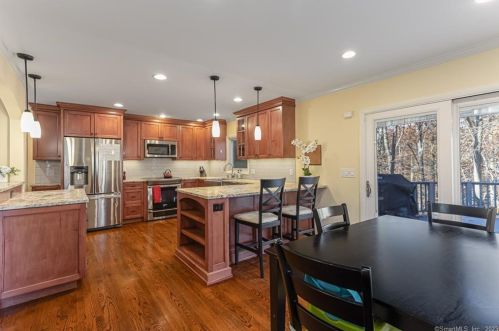 46 Merriland Rd, Stamford CT  06903-1717 exterior