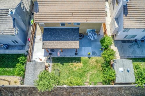 13570 Quartz Way, Lathrop CA  95330-9196 exterior