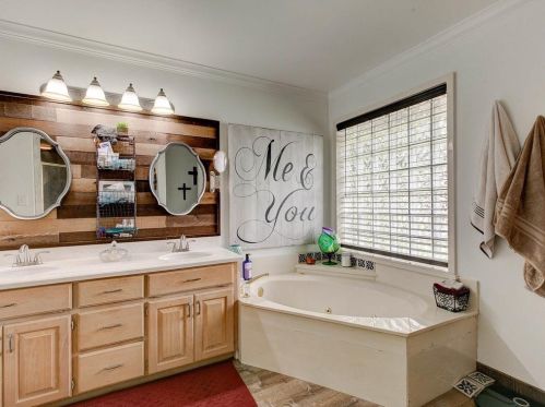 5215 Wedgefield Rd, Granbury TX  76049-4166 exterior