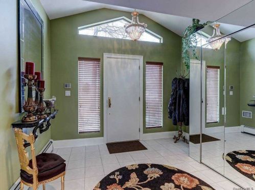 2563 Ocean Ave, North Bellmore NY  11710-3830 exterior