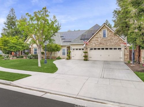 371 Warwick Ave, Clovis, CA 93619-7502