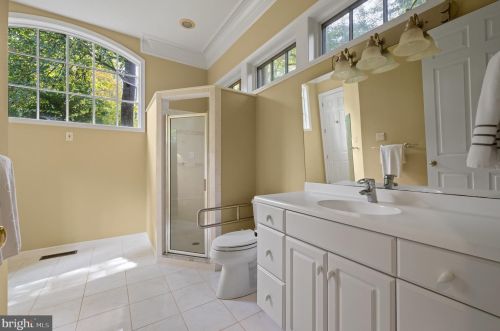 100 Deer Vly Ln, Wilmington DE  19807-1912 exterior