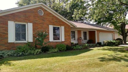 113 Dawn Estates Dr, Middlebury, IN 46540-9005