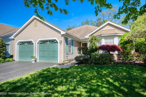 27 Valley Stream Ln, Lakewood NJ  08701-5746 exterior