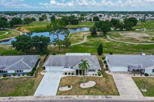 825 Fox Hills Dr, Ruskin, FL 33573-5128