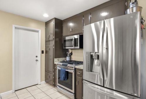 1445 Gary Ln, Modesto CA  95355-3125 exterior