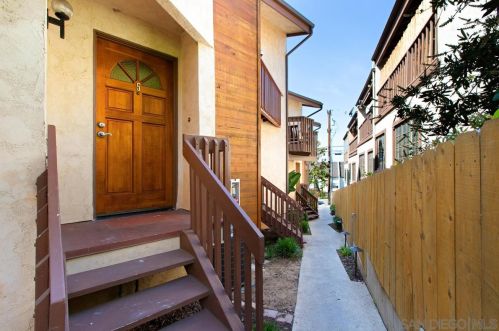 1121 Eureka St, San Diego, CA 92110-1748
