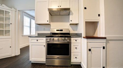 3 Prospect St, Milford CT  06460-4802 exterior
