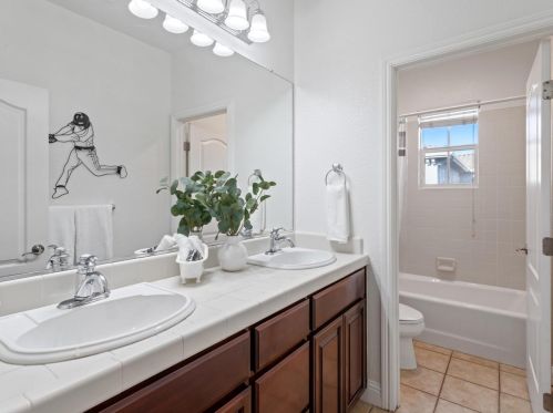 2075 Merlot Dr, Morgan Hill CA  95037-3883 exterior