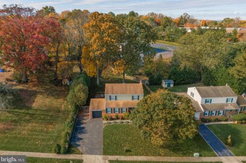 609 Crestwyck Dr, Norristown, PA 19406-1574